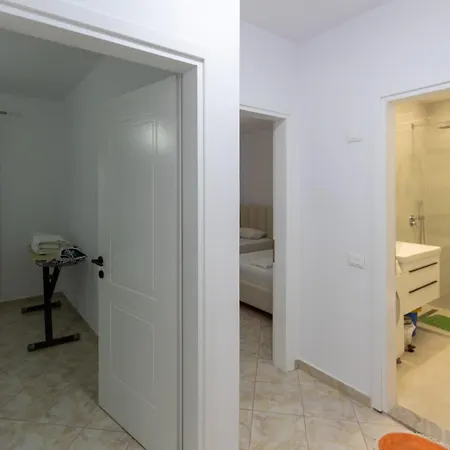 Apartment Spacious 2 Bedroom In *