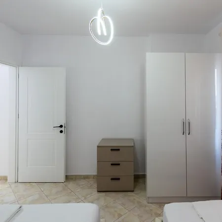 Spacious 2 Bedroom In Apartment Durres