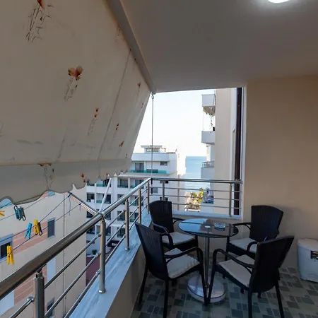 Spacious 2 Bedroom In Daire *