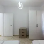 Spacious 2 Bedroom In 아파트 Durrës