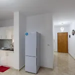 아파트 Spacious 2 Bedroom In *