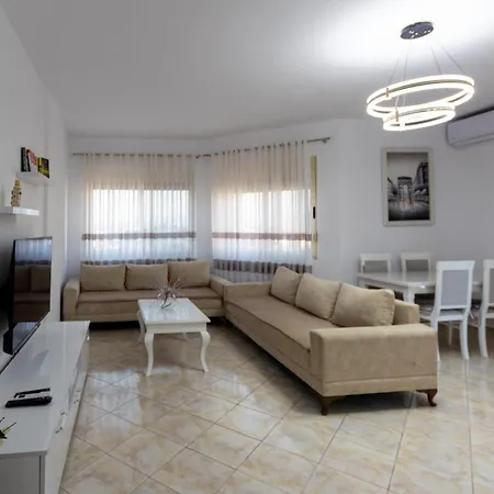아파트 Spacious 2 Bedroom In Durrës