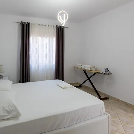 Spacious 2 Bedroom In * Durrës